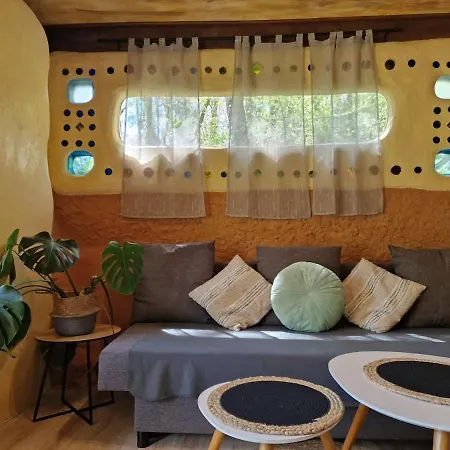 Organic And Artistic Ferienhaus