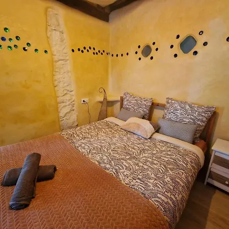 Organic And Artistic * Payrignac